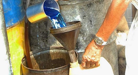 'പതിനൊന്ന് ദിവസം മണ്ണെണ്ണ കുടിച്ചാല്‍ കോവിഡ് മാറും'; വ്യാജസന്ദേശം