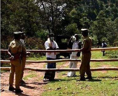 കാട്ടുപാതയിലൂടെ തമിഴ്നാട്ടിലേക്ക് കടക്കാൻ ശ്രമം; പിടികൂടി മടക്കി അയച്ചു