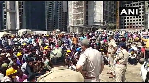 കുടിയേറ്റ തൊഴിലാളികളുടെ പ്രതിഷേധം അക്രമാസക്തം; ഓഫീസും വാഹനങ്ങളും തകർത്തു