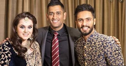 മൂന്ന്‌ ഫ്‌ലൈറ്റ്‌ മാറി കയറി, ആ തണുപ്പില്‍ ഡ്രൈവ്‌ ചെയ്‌ത്‌ എത്തി; അത്രയും സിംപിളാണ്‌ ധോനിയെന്ന്‌ മന്ദീപ്‌ സിങ്‌