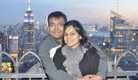 അരയ്ക്ക് മുകളില്‍ നിരവധി മുറിപ്പാടുകള്‍, അഞ്ചുമാസം ഗര്‍ഭിണിയായ യുവതി കൊല്ലപ്പെട്ട നിലയില്‍; ഭര്‍ത്താവിന്റെ മൃതദേഹം നദിയില്‍, ദുരുഹത, അന്വേഷണം 