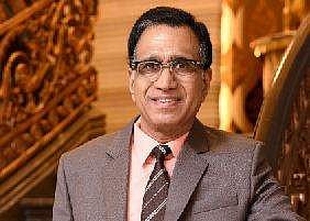 കോവിഡ് പ്രതിരോധത്തിനായി കല്യാണ്‍ ജ്വല്ലേഴ്‌സിന്റെ കൈത്താങ്ങ്; 10 കോടി നല്‍കും; 8000 ജീവനക്കാര്‍ക്ക് രണ്ട് മാസത്തെ ശമ്പളം മുഴുവന്‍ നല്‍കുമെന്ന് പട്ടാഭിരാമന്‍