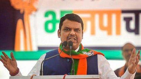 'ദീപം തെളിയിക്കാൻ തെരുവുകളിലേക്ക് ഇറങ്ങു'; ജനങ്ങളോട് ആഹ്വാനം ചെയ്ത് ഫഡ്നാവിസ്; വിവാദമായപ്പോൾ വീഡിയോ പിൻവലിച്ചു