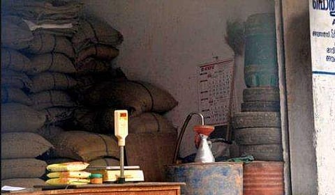 തൂക്കത്തിൽ കുറവ് വരുത്തി; 53 റേഷൻ കടകൾക്കെതിരെ കേസ്; പിഴയിട്ടു