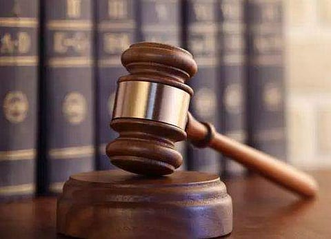 'ജഡ്ജിക്ക് കൊറോണ ബാധിക്കട്ടെ'- അനുകൂല ഉത്തരവ് ലഭിക്കാത്തതിന് വക്കീലിന്റെ ശാപം!