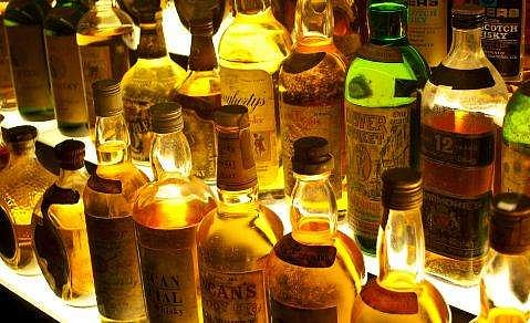 'നാട്ടു പാതകൾ വഴി അട്ടപ്പാടിയിലേക്ക് മദ്യം കടത്തുന്നു'- കർശന നടപടിയെന്ന് മുഖ്യമന്ത്രി