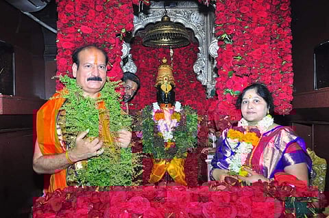 ലോക്ക്ഡൗൺ മാനദണ്ഡങ്ങൾ കാറ്റിൽ പറത്തി ക്ഷേത്ര ദർശനം; ബിജെപി എംഎൽഎക്കെതിരെ കേസ്