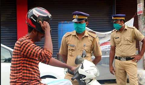 ഇന്ന് അറസ്റ്റിലായത് 2399പേര്‍; 2408 പേര്‍ക്ക് എതിരെ കേസ്; പരിശോധന കര്‍ശനമാക്കി പൊലീസ്