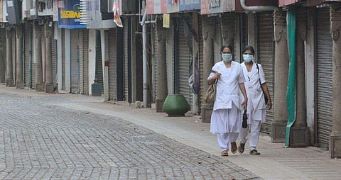 ഒറ്റ ഇരട്ട അക്ക രജിസ്‌ട്രേഷന്‍ വാഹനങ്ങള്‍ക്കായി ഗതാഗത ക്രമീകരണം; ഹോട്ട്‌സ്‌പോട്ടുകള്‍ അടഞ്ഞുതന്നെ ; സര്‍ക്കാര്‍ പരിഗണിക്കുന്ന നിര്‍ദേശങ്ങള്‍ ഇങ്ങനെ...