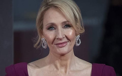 ഭര്‍ത്താവ് പറഞ്ഞ പൊടിക്കൈകള്‍ പ്രയോഗിച്ചു, കോവിഡ് ലക്ഷണങ്ങള്‍ പോയെന്ന് ജെകെ റൗളിങ്‌, വിഡിയോ