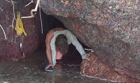 ​ആഴ്ചകളായി ​താമസിക്കുന്ന ​ഗുഹയിൽ വെള്ളം കയറി; ​ഗോവയിൽ റഷ്യൻ പൗരനെ രക്ഷപ്പെടുത്തി