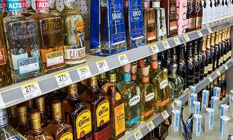 മദ്യഷോപ്പുകൾ തുറക്കാം; സാമൂഹിക അകലം പാലിക്കണം; നിർദ്ദേശങ്ങൾ ഇങ്ങനെ