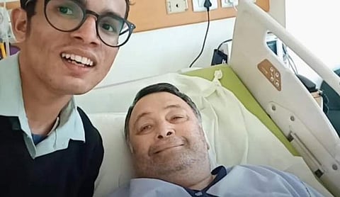 അത് അവസാന നിമിഷങ്ങളല്ല, ആശുപത്രിക്കിടക്കയിൽ പാട്ട് ആസ്വദിച്ച് ഋഷി കപൂർ; വൈറലായി വിഡിയോ 