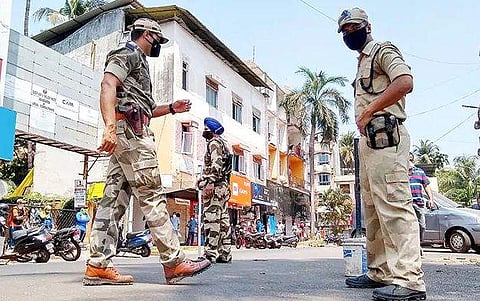 ആദ്യ ആഴ്ച പരീക്ഷണ കാലയളവ്, എല്ലാ സുരക്ഷാ ക്രമീകരണങ്ങളും പാലിക്കണം, തൊഴിലാളികളുടെ താപനില പരിശോധിക്കണം; വ്യവസായശാലകള്‍ക്കുളള മാര്‍ഗനിര്‍ദേശം ഇങ്ങനെ