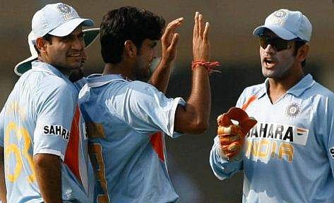 അന്ന് ധോനി ആരെയാണ് പിന്തുണച്ചത്? ആർപി സിങിനെയോ, ഇർഫാൻ പഠാനെയോ; ടീം തിരഞ്ഞെടുപ്പിലെ വിവാദം; വെളിപ്പെടുത്തൽ