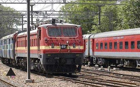 സാങ്കേതിക തടസം: ഓണ്‍ലൈന്‍ വഴിയുളള ട്രെയിന്‍ ടിക്കറ്റ് ബുക്കിങ് ആറുമണിയിലേക്ക് നീട്ടി