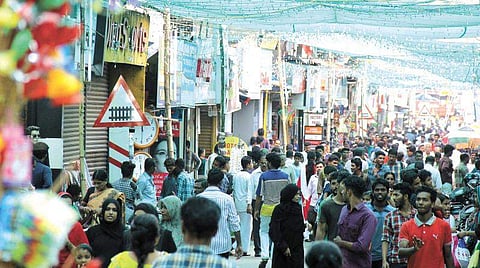 മിഠായി തെരുവില്‍ നാളെമുതല്‍ കടകള്‍ തുറക്കാം; തെരുവ് കച്ചവടം അനുവദിക്കില്ല