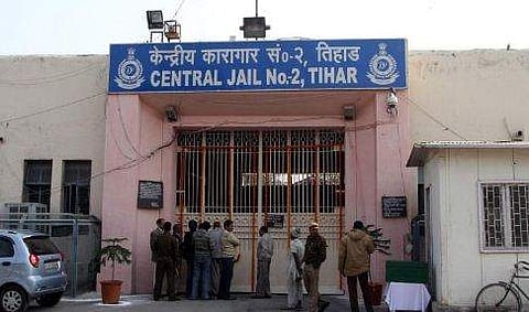 ബലാത്സം​ഗത്തിന് ഇരയായ പെൺകുട്ടിക്ക് കോവിഡ്; പ്രതിയെ പാർപ്പിച്ച തീഹാർ ജയിലിൽ ആശങ്ക