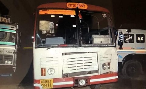 കാല്‍നടയായി നാട്ടിലേക്ക് പോയ അതിഥി തൊഴിലാളികള്‍ക്ക് നേരെ ബസ് പാഞ്ഞുകയറി ; ആറുപേര്‍ മരിച്ചു