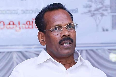 301 ഔട്ട്‌ലറ്റുകളും ഒരുമിച്ചു തുറക്കും; തീയതി തീരുമാനിച്ചിട്ടില്ല; ബാറുകളിലും ബെവ്‌കോ വില തന്നെയെന്ന് മന്ത്രി