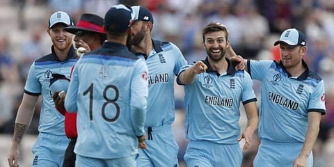 കച്ച മുറുക്കി ഇംഗ്ലണ്ട് ക്രിക്കറ്റ്, ഒരു കോടി രൂപയുടെ ഹാന്‍ഡ് സാനിറ്റൈസറുകള്‍ വാങ്ങുന്നു