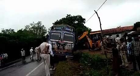 കു​ടി​യേ​റ്റ തൊ​ഴി​ലാ​ളി​ക​ൾ​ക്കു മേ​ൽ ട്ര​ക്ക് പാഞ്ഞുക​യ​റി, ഭാ​ര്യ​യും ഭ​ർ​ത്താ​വും അടക്കം നാ​ലുപേ​ർ മ​രി​ച്ചു