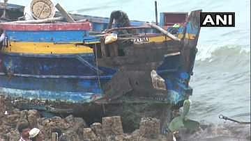 ഉംപുണ്‍ ചുഴലിക്കാറ്റ് :  രാമേശ്വരത്ത് കനത്ത മഴയും കാറ്റും ; 50 ബോട്ടുകള്‍ നശിച്ചു  