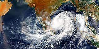 കാറ്റിനൊപ്പം അതിശക്തമായ മഴയും, 'ഉംപുണ്‍' ഇന്ന് കരതൊടും; ‘ബുൾബുൾ’ ചുഴലിക്കാറ്റിനെക്കാൾ നാശനഷ്ടമുണ്ടാക്കാൻ ശേഷിയുണ്ട്, മുന്നറിയിപ്പ് 