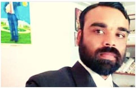 ആശുപത്രിയിലേക്ക് പോയ അഭിഭാഷകനെ പൊലീസ് മര്‍ദിച്ചു; മുസ്‌ലിം ആണെന്ന് തെറ്റിദ്ധരിച്ചെന്ന് 'വിശദീകരണം'; എസ്‌ഐക്ക് സസ്‌പെന്‍ഷന്‍