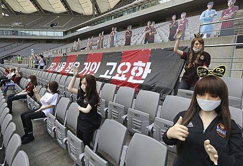 സെക്‌സ് ഡോള്‍സ്, റോബോട്ടുകള്‍; ഒരേ സമയം വീട്ടിലിരുന്ന് ബിയറും നുണയാം സ്റ്റാന്‍ഡിലുമെത്താം; ഗ്യാലറി കാഴ്ചകള്‍ ഇനി ഇങ്ങനെ 