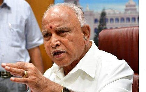 കർഷക സ്ത്രീയെ 'റാസ്കൽ' എന്ന് വിളിച്ചു; കർണാടക നിയമ മന്ത്രിയെ പരസ്യമായി ശാസിച്ച് യെദ്യൂരപ്പ (വീഡിയോ)