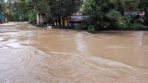 തിരുവനന്തപുരത്ത് കിള്ളിയാര്‍ കരകവിഞ്ഞൊഴുകുന്നു; 85 കുടുംബങ്ങളെ മാറ്റിപ്പാര്‍പ്പിച്ചു