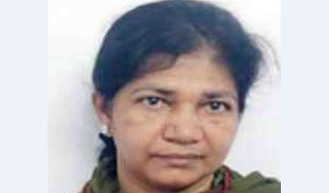 വിദേശത്ത് ജോലി വാ​ഗ്ദാനം ചെയ്ത് ലക്ഷങ്ങൾ തട്ടി; ഒളിവിൽ കഴിഞ്ഞ യുവതി പിടിയിൽ