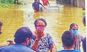 കരമനയാർ കരകവിഞ്ഞു ; വീട്ടിൽ വെള്ളം കയറി ; നടി മല്ലിക സുകുമാരൻ ബന്ധുവീട്ടിൽ അഭയം തേടി