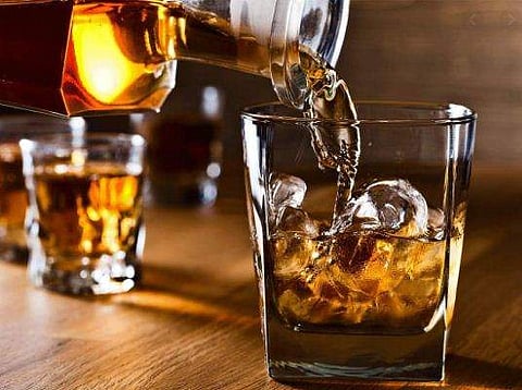 പനിയുണ്ടെങ്കില്‍ മദ്യം ലഭിക്കില്ല; വാങ്ങാനെത്തുന്നവര്‍ക്ക് തെര്‍മല്‍ സ്‌കാനിങ്; തിരിച്ചറിയല്‍ കാര്‍ഡ് നിര്‍ബന്ധം