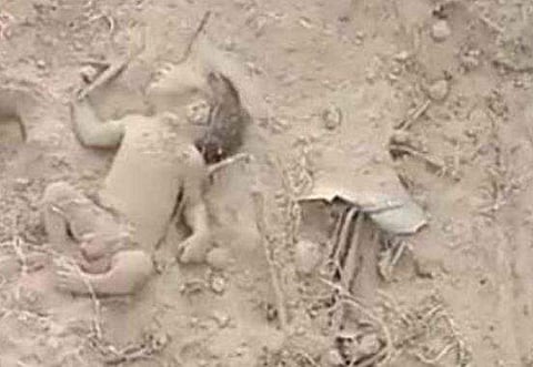 മണ്‍കൂനയിലൊരു കുഞ്ഞിക്കാല്‍;  ജീവനോടെ കുഴിച്ചിട്ട ചോരക്കുഞ്ഞ്