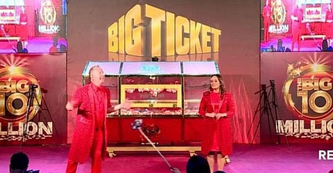 കോവിഡ് ദുരിതകാലത്ത് ഒപ്പംനിര്‍ത്തി ഭാഗ്യദേവത; മലയാളിക്ക് ലോട്ടറിയടിച്ചത് 20 കോടി 