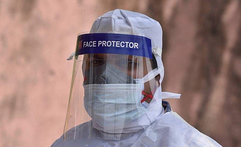 പതിവായി വനിതാ സുഹൃത്തിന്റെ വീട്ടിലെത്തി; കലക്ടര്‍ അവിടെ ക്വാറന്റൈനിലാക്കി; അഭിഭാഷകന്‍ മുങ്ങി; കേസെടുത്ത് പൊലീസ്