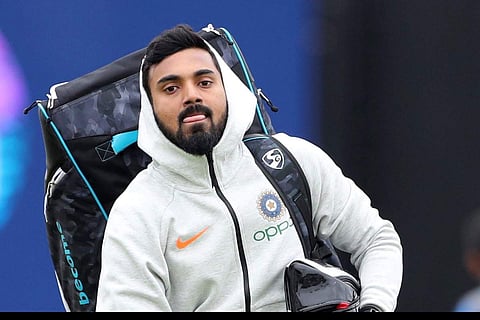 നിങ്ങളുടെ പതറാത്ത മനസിന് എന്റെ സമ്മാനം, ആരോഗ്യ പ്രവര്‍ത്തകര്‍ക്ക് ഷൂസുമായി കെ എല്‍ രാഹുല്‍