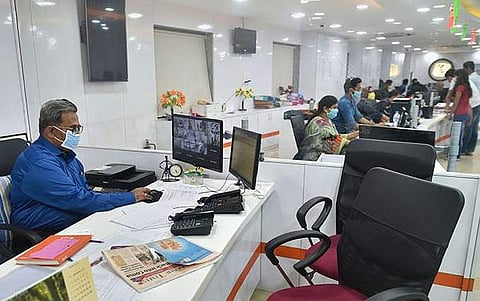 രാജ്യത്തെ പൊതുമേഖലാ ബാങ്കുകള്‍ സ്വകാര്യവത്കരിക്കാന്‍ നീക്കം; 12ല്‍ നിന്ന് അഞ്ചാക്കി കുറച്ചേക്കും