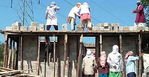 നിര്‍മ്മാണ മേഖലയ്ക്ക് ഇളവ്; സംസ്ഥാനത്ത് വീട് നിര്‍മ്മാണത്തിന് തടസ്സമില്ലെന്ന് മുഖ്യമന്ത്രി