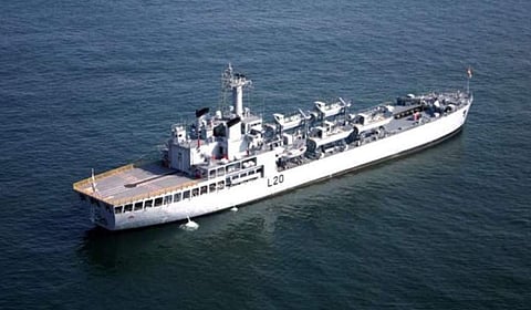 തയ്യാറെടുപ്പിന് കൂടുതല്‍ സമയം വേണമെന്ന് യുഎഇ ; അനുമതി കാത്ത് നാവികസേന കപ്പലുകള്‍ ; പ്രവാസികളുടെ മടക്കം വൈകും