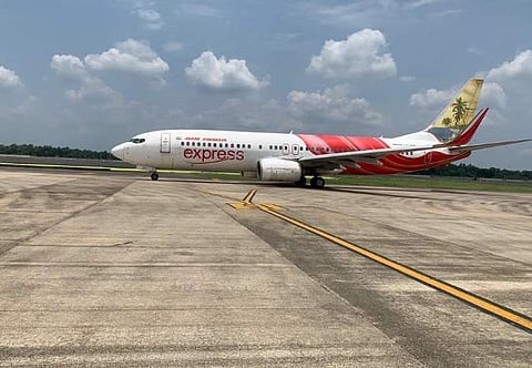 'വന്ദേഭാരത്' ദൗത്യം : പ്രവാസികളെ കൊണ്ടുവരാന്‍ എയര്‍ ഇന്ത്യ വിമാനം അബുദാബിയിലേക്ക് പുറപ്പെട്ടു ; നാവികസേന കപ്പല്‍ മാലിദ്വീപിലെത്തി