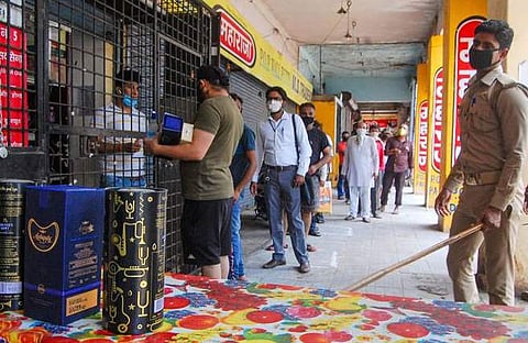 ഡ്രൈഡേയിലും മദ്യം വാങ്ങാൻ ടോക്കൺ നൽകി, അബദ്ധം മനസിലാക്കിയപ്പോൾ അറിയിപ്പ്, വീണ്ടും ആപ്പിലായി ബെവ്ക്യു