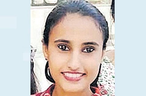 യുവതി കിടപ്പുമുറിയിൽ മരിച്ച നിലയിൽ