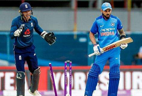 ഇതിലും മികച്ച ഡെലിവറി നേരിട്ടിട്ടുണ്ടോ? ആദില്‍ റാഷിദിന് മുന്‍പില്‍ വിറച്ച് വീണ കോഹ്‌ലിയെ കുത്തി ഇംഗ്ലണ്ട്