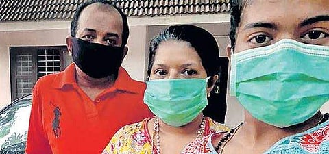 നില്‍ക്കക്കള്ളിയില്ലാതെയായി, ജോലിയും താമസവും ഉപേക്ഷിച്ച് മുംബൈയില്‍ നിന്ന് മാരാരിക്കുളത്തേക്ക് കാറില്‍; ഭക്ഷണം പോലുമില്ലാതെ താണ്ടിയത് 2000 കിലോമീറ്റര്‍