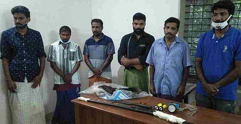 നാടൻ തോക്കുമായി വേട്ടക്കിറങ്ങി; പറക്കും അണ്ണാനെ വെടിവച്ച് വീഴ്ത്തി; നായാട്ട് സംഘം പിടിയിൽ