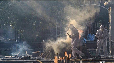 ഡല്‍ഹിയില്‍ കോവിഡ് ബാധിച്ച് മരിച്ചത് 2000 ലേറെ പേര്‍ ? ; ഞെട്ടിക്കുന്ന കണക്കുമായി മുനിസിപ്പല്‍ കോര്‍പ്പറേഷനുകള്‍