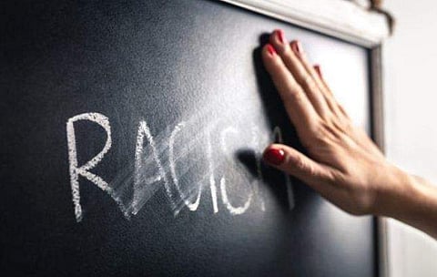 'കറുത്ത നിറമുള്ള നീ വൃത്തികെട്ടവന്‍'- കൊച്ചു കുട്ടികളുടെ പാഠ പുസ്തകത്തിലും വര്‍ണവെറി; പ്രതിഷേധം